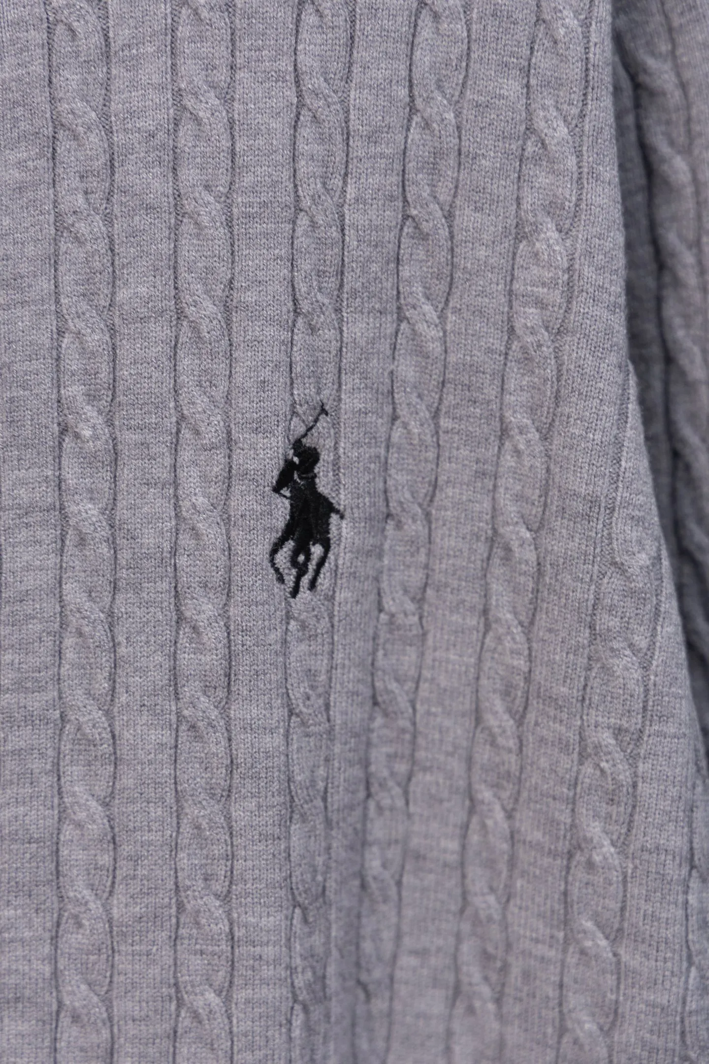 P170 Ralph Lauren Classic Round Neck Solid Color Pony Embroidered Logo Knitted Cardigan Long Sleeve Ralph Lauren Classic Basic Versatile Twist Knitted Cardigan Long Sleeve Main supply platform live broadcast Wholesale entity Replenish when out of stock Not removed from the shelves Quality 1:1 patterning Complete three standards Correct version of pony logo Imported quality cotton yarn Focus on high-end Cost-effective Good quality Needless to say Zhao Lusi's same style is really amazing, so sweet I'm so beautiful. This cardigan is really good-looking. It's simple and easy to wear. It's a must-have for goddess ootd. Good-looking clothes are never picky. A must-have in the wardrobe of goddesses. Size: S-XL. Color: black, apricot, gray, navy, red, white.
